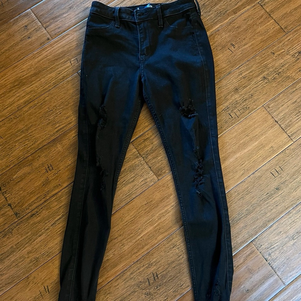 Hollister Stylish Black Distressed Women Jeans